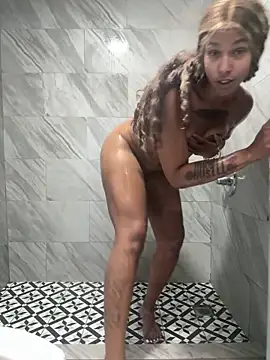 Snapshot of slimerlla chatting on 12-21-25, 12:01 slimerlla online show from 12-21-25, 12:01