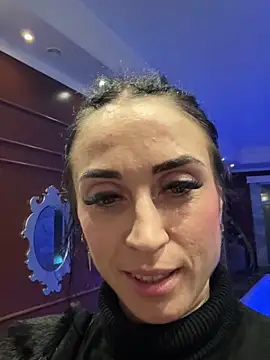 Snapshot of Mona_da chatting on 03-10-25, 12:18 Mona da online show from 03-10-25, 12:18