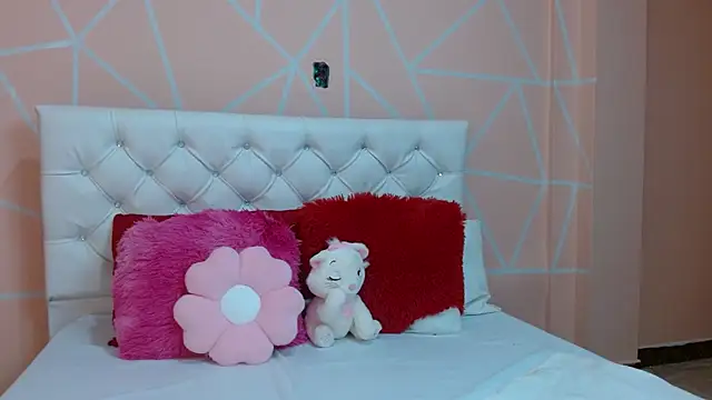 hantonella  online show from 09-13-25, 07:35