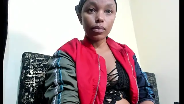 Snapshot of Missthigh chatting on 06-17-26, 01:56 Missthigh online show from 06-17-26, 01:56