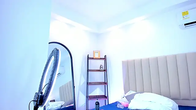 LindaRey  online show from 01-19-25, 04:14