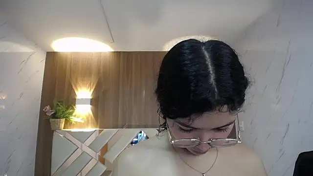 victoria castillo b online show from 11-19-25, 03:17