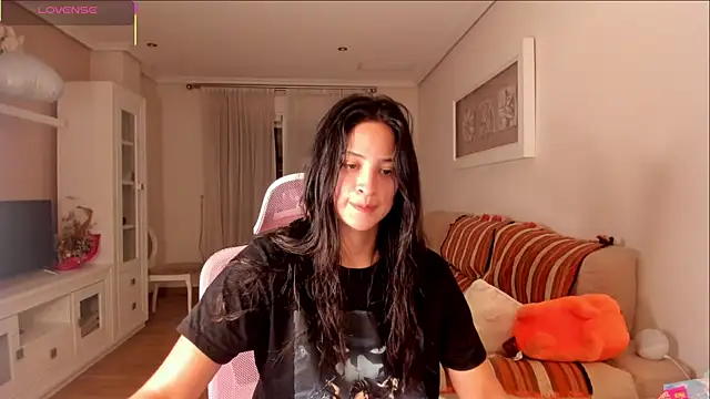 Snapshot of bella_apont chatting on 09-28-25, 11:10 bella apont online show from 09-28-25, 11:10