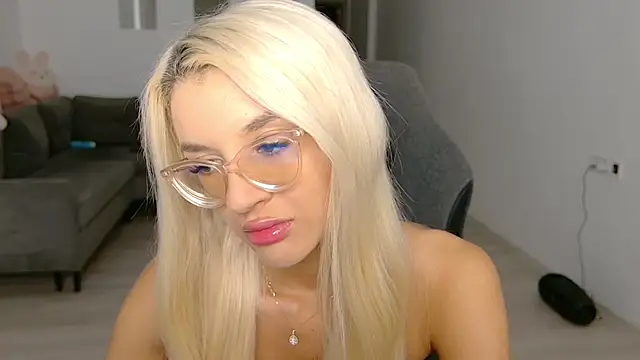Snapshot of LovelyBianca chatting on 07-18-26, 07:17 LovelyBianca online show from 07-18-26, 07:17