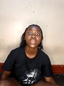 Snapshot of Swit_virgin22 chatting on 10-17-25, 02:30 Swit virgin22 online show from 10-17-25, 02:30