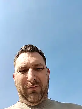 Snapshot of Au_plaisir_des_femmes chatting on 03-08-26, 01:59 Au plaisir des femmes online show from 03-08-26, 01:59