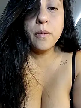 whitegirl0122 online show from 03-18-25, 12:47