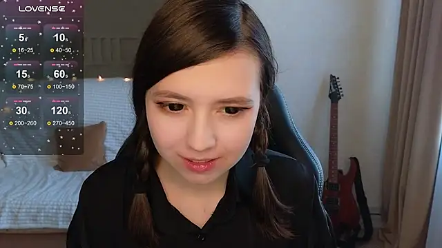 Snapshot of Lina_Brownie chatting on 10-25-25, 04:20 Lina Brownie online show from 10-25-25, 04:20