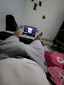 Snapshot of Ride_me_baby00 chatting on 03-22-25, 06:03 Ride me baby00 online show from 03-22-25, 06:03