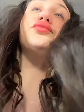 Snapshot of RinaMood chatting on 01-06-25, 01:52 RinaMood online show from 01-06-25, 01:52