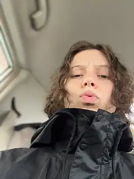 Snapshot of RinaMood chatting on 09-22-25, 04:14 RinaMood online show from 09-22-25, 04:14