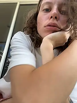 Snapshot of RinaMood chatting on 12-02-25, 03:56 RinaMood online show from 12-02-25, 03:56