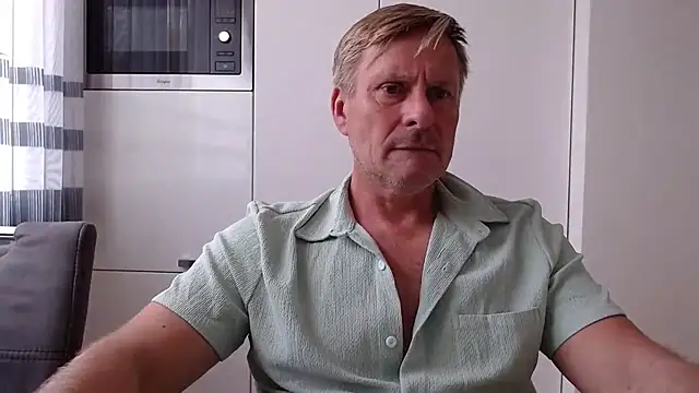 Snapshot of johnnym1 chatting on 10-24-25, 10:22 johnnym1 online show from 10-24-25, 10:22