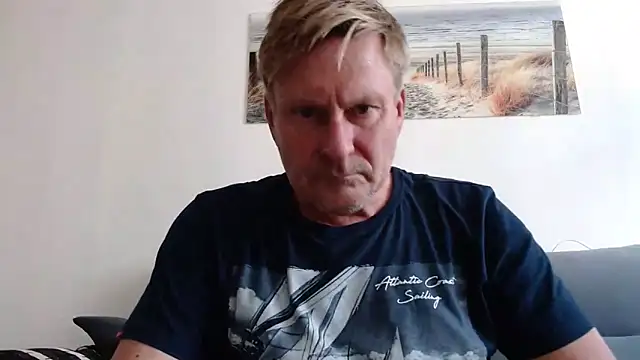 Snapshot of johnnym1 chatting on 11-06-25, 12:39 johnnym1 online show from 11-06-25, 12:39