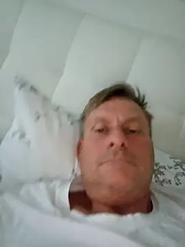 Snapshot of johnnym1 chatting on 11-25-25, 07:08 johnnym1 online show from 11-25-25, 07:08