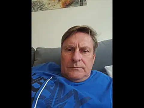 Snapshot of johnnym1 chatting on 03-09-26, 04:22 johnnym1 online show from 03-09-26, 04:22