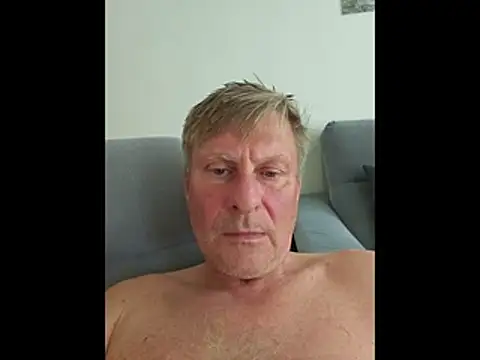 johnnym1 online show from 04-28-26, 02:33