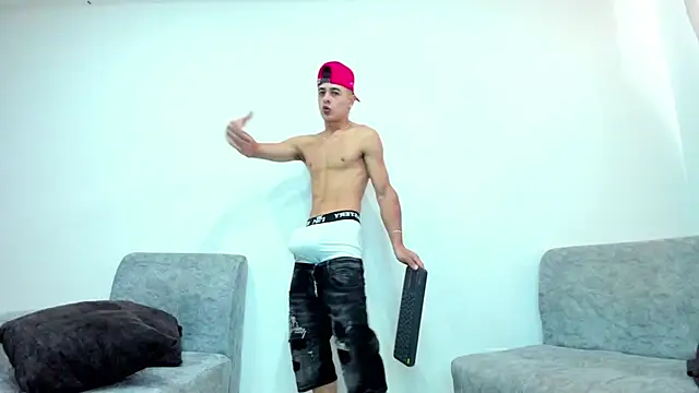 Snapshot of JuniorMorris_ chatting on 03-20-25, 09:35 JuniorMorris online show from 03-20-25, 09:35