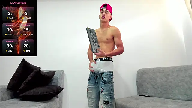 Snapshot of JuniorMorris_ chatting on 03-21-25, 08:40 JuniorMorris online show from 03-21-25, 08:40