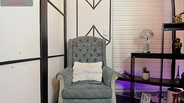 Snapshot of JuniorMorris_ chatting on 09-17-25, 09:27 JuniorMorris online show from 09-17-25, 09:27