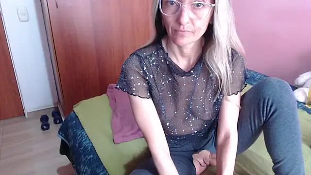 Snapshot of Susanlover chatting on 01-31-25, 07:18 Susanlover online show from 01-31-25, 07:18