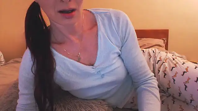 Snapshot of LovelyAndraGirl chatting on 02-14-26, 06:43 LovelyAndraGirl online show from 02-14-26, 06:43