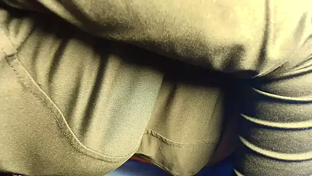 Snapshot of t-NaughtyLicia chatting on 10-29-25, 04:15 t-NaughtyLicia online show from 10-29-25, 04:15