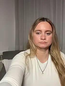 Sophie Raegan online show from 04-07-26, 01:55