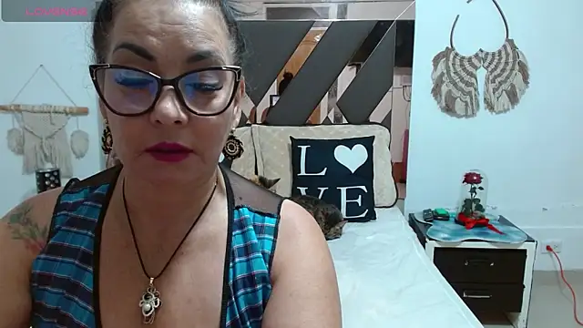 lindaesmeralda online show from 01-18-25, 12:04