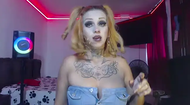 Snapshot of aliceesmith chatting on 01-25-25, 01:19 aliceesmith online show from 01-25-25, 01:19