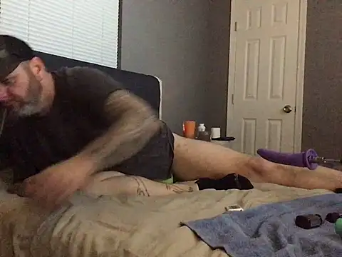 Snapshot of Cummerforyouu2 chatting on 02-15-25, 03:52 Cummerforyouu2 online show from 02-15-25, 03:52