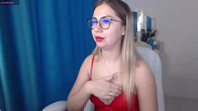 Snapshot of SugarErika chatting on 02-18-25, 06:15 SugarErika online show from 02-18-25, 06:15