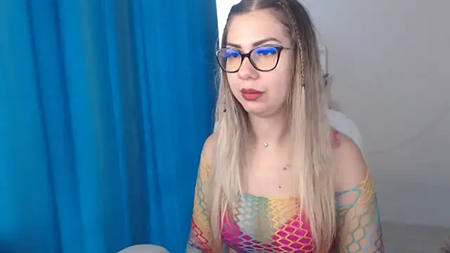 Snapshot of SugarErika chatting on 03-19-25, 06:24 SugarErika online show from 03-19-25, 06:24