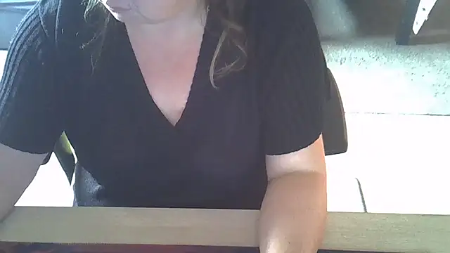 Snapshot of Silvia2277 chatting on 10-18-25, 11:33 Silvia2277 online show from 10-18-25, 11:33