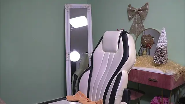 CelineConner online show from 12-13-24, 05:05