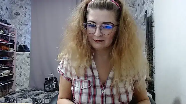 Snapshot of Helen1974 chatting on 01-28-25, 01:05 Helen1974 online show from 01-28-25, 01:05