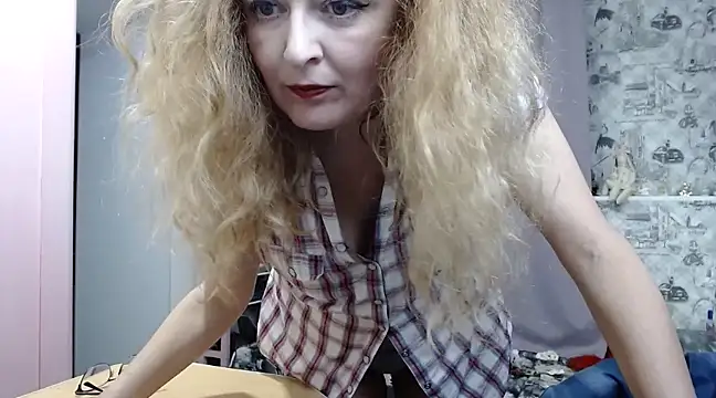 Snapshot of Helen1974 chatting on 01-28-25, 10:12 Helen1974 online show from 01-28-25, 10:12