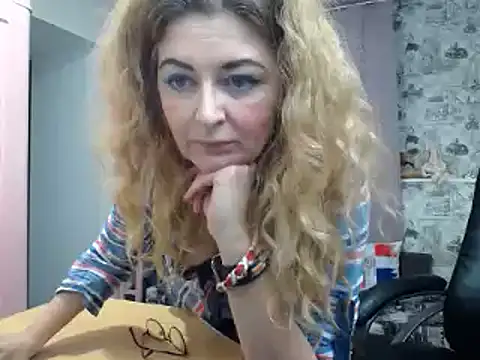 Snapshot of Helen1974 chatting on 03-16-25, 11:36 Helen1974 online show from 03-16-25, 11:36