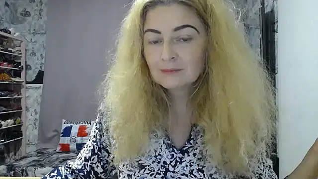 Snapshot of Helen1974 chatting on 10-10-25, 05:39 Helen1974 online show from 10-10-25, 05:39