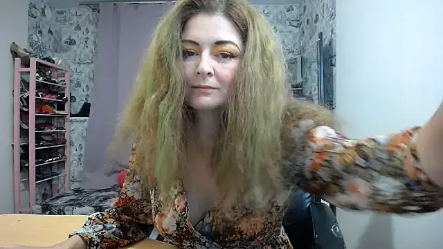 Snapshot of Helen1974 chatting on 01-11-26, 07:30 Helen1974 online show from 01-11-26, 07:30