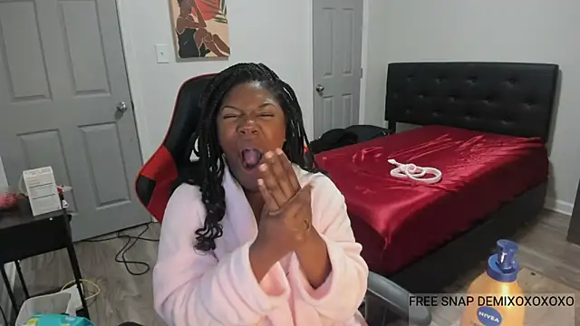 Snapshot of demi_xoxo chatting on 12-17-24, 02:33 demi xoxo online show from 12-17-24, 02:33