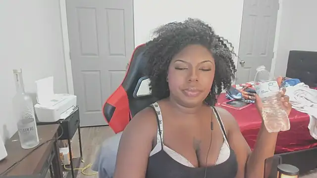 Snapshot of demi_xoxo chatting on 10-17-25, 05:10 demi xoxo online show from 10-17-25, 05:10