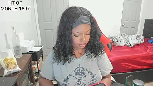 Snapshot of demi_xoxo chatting on 11-14-25, 08:35 demi xoxo online show from 11-14-25, 08:35