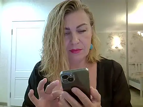 Snapshot of Alexandra-Rosee chatting on 02-04-25, 12:22 Alexandra-Rosee online show from 02-04-25, 12:22