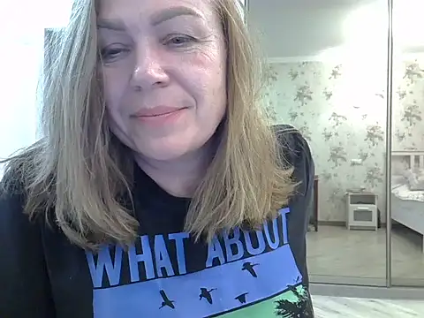 Snapshot of Alexandra-Rosee chatting on 10-17-25, 03:36 Alexandra-Rosee online show from 10-17-25, 03:36