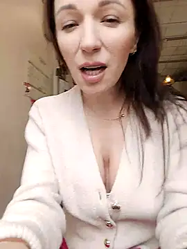 Snapshot of Brilliant-Queen1 chatting on 01-09-26, 12:24 Brilliant-Queen1 online show from 01-09-26, 12:24