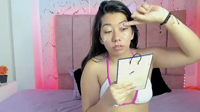 Snapshot of sexylaurita chatting on 10-23-25, 01:32 sexylaurita online show from 10-23-25, 01:32