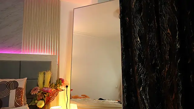 MiaCharm online show from 10-30-25, 09:26