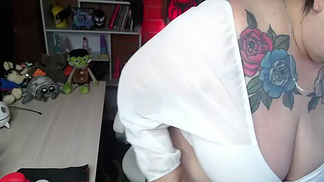 Snapshot of juliette_rd chatting on 01-28-25, 10:45 juliette rd online show from 01-28-25, 10:45