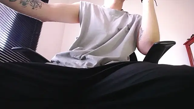 Snapshot of zacwatson_ chatting on 03-03-26, 10:04 zacwatson online show from 03-03-26, 10:04